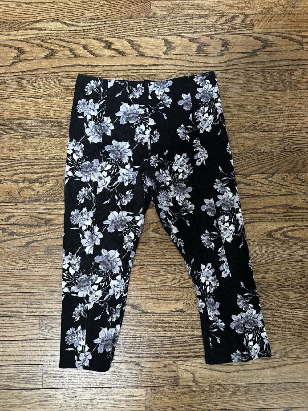 Lysse Black Floral Capri Pants Size L